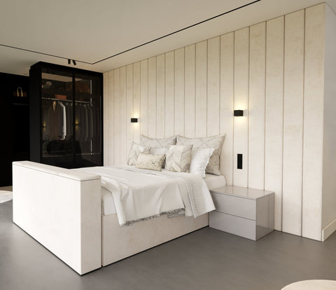 headboard verticale panelen met boxspring bed in slaapkamer met nachtkastjes en tv-lift